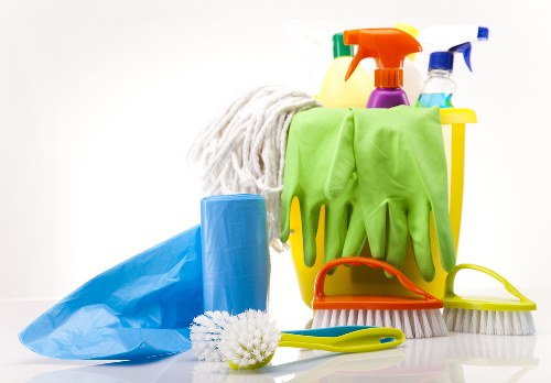 Deep mattress cleaning methods used in Chiswick homes